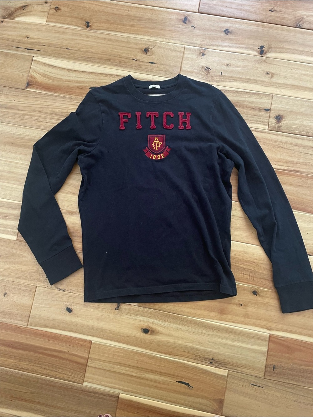 Y2K. Vintage Abercrombie & Fitch Navy Long-Sleeve Logo Crewneck Shirt